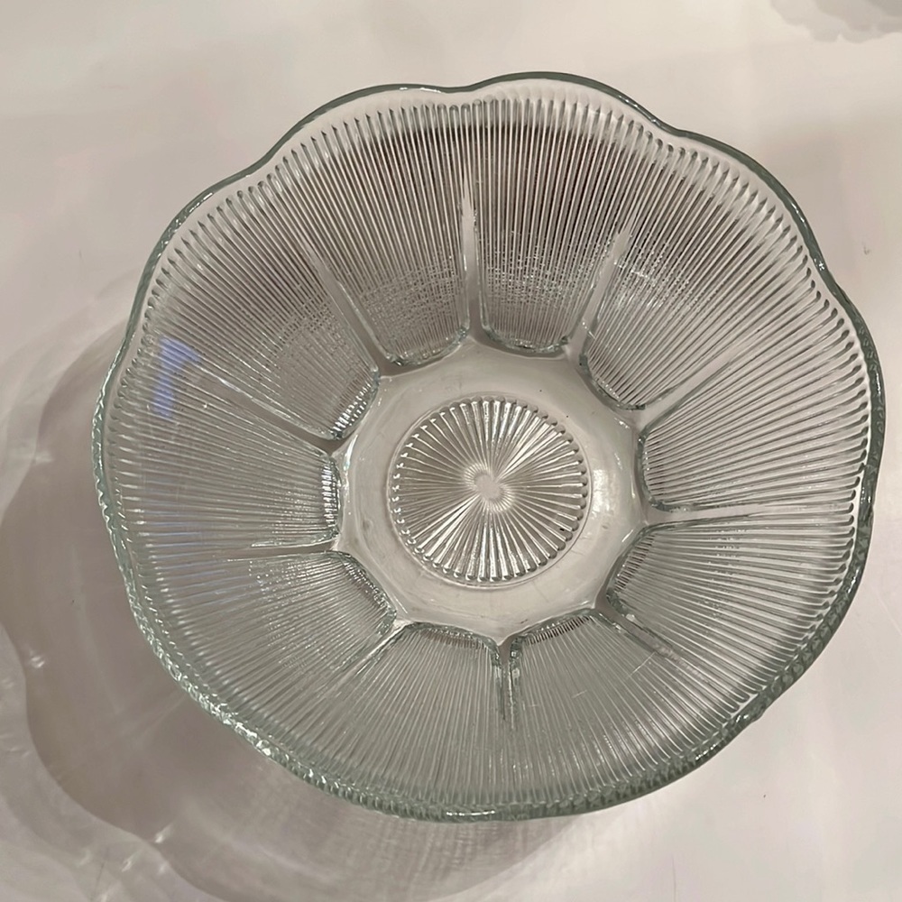 Vintage Ribbed Glass Serving Bowl Centerpiece Fruit Bowl